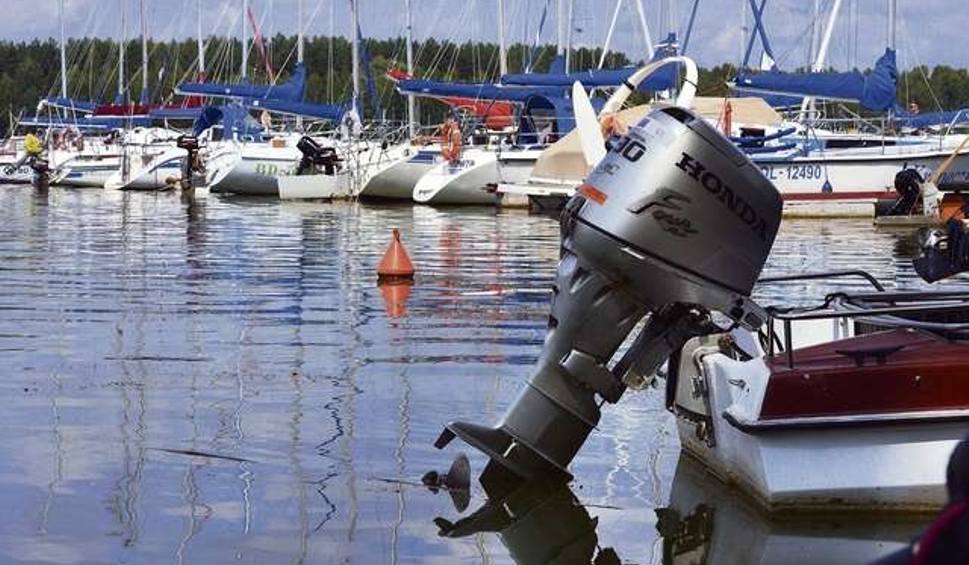 Alkohol na motorówce, skuterze wodnym czy żaglówce. Konsekwencje pływania po alkoholu.